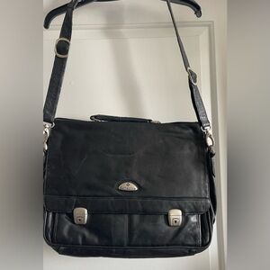 Samsonite Classic Leather Black Messenger Bag